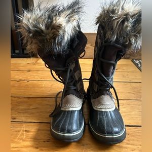 Sorel Joan of Arctic round toe lace up winter boots